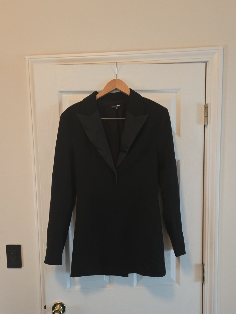 Fashion Nova Black Satin-Trim Blazer
